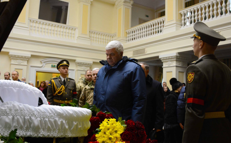 Прощання з Леонідом Каденюком: у Києві поховали легендарного українського космонавта