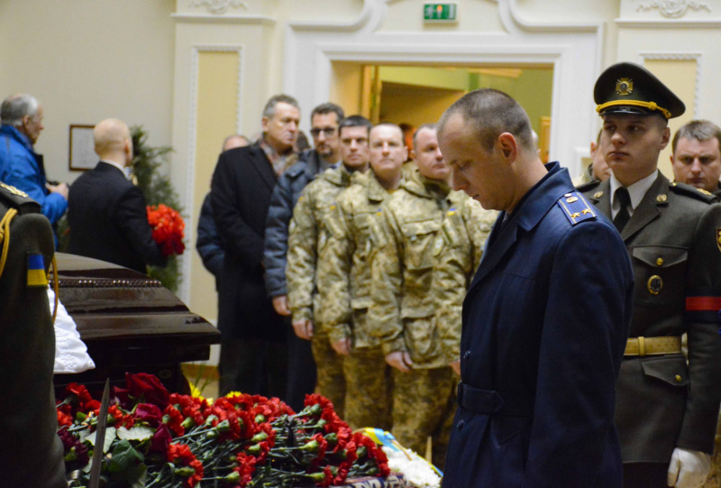 Прощання з Леонідом Каденюком: у Києві поховали легендарного українського космонавта