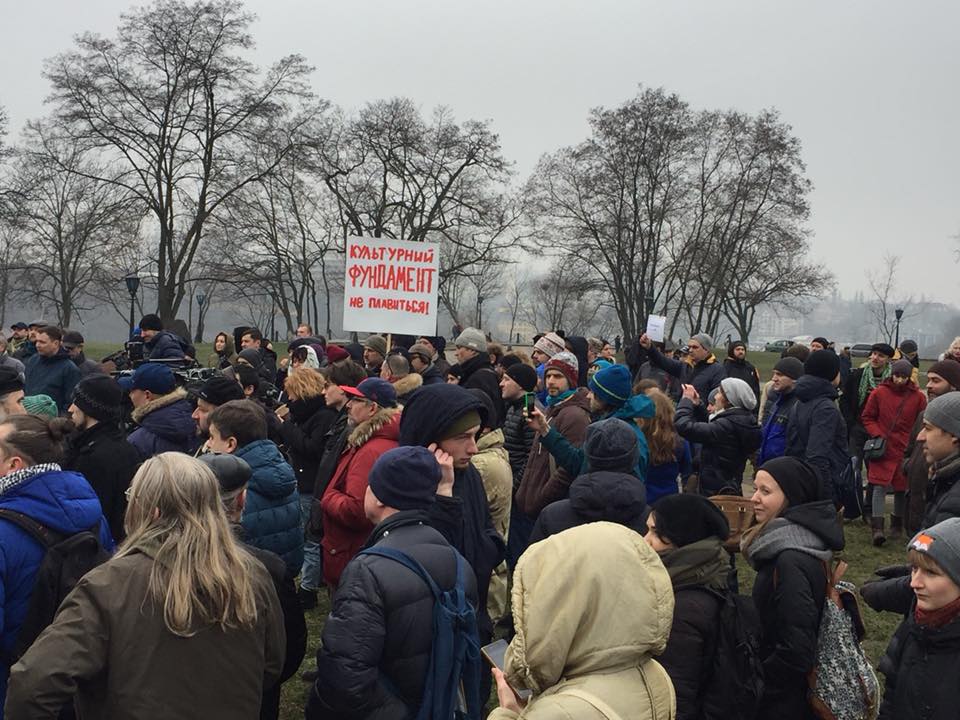 &quot;Вопреки нормам ЮНЕСКО&quot;: какая судьба ждет часовню УПЦ МП у фундамента Десятинной церкви