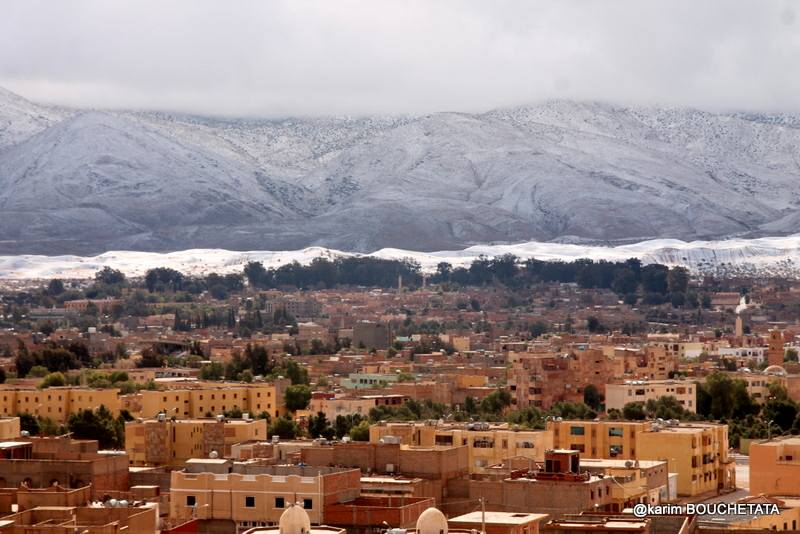 У пустелі Сахара знову снігопад (неймовірні фото)
