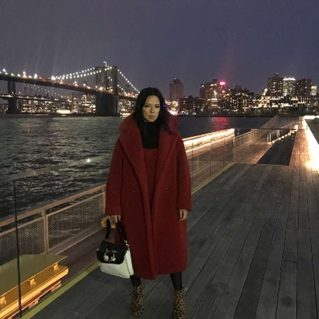 Экс-супруга Потапа уехала в Нью-Йорк с его протеже