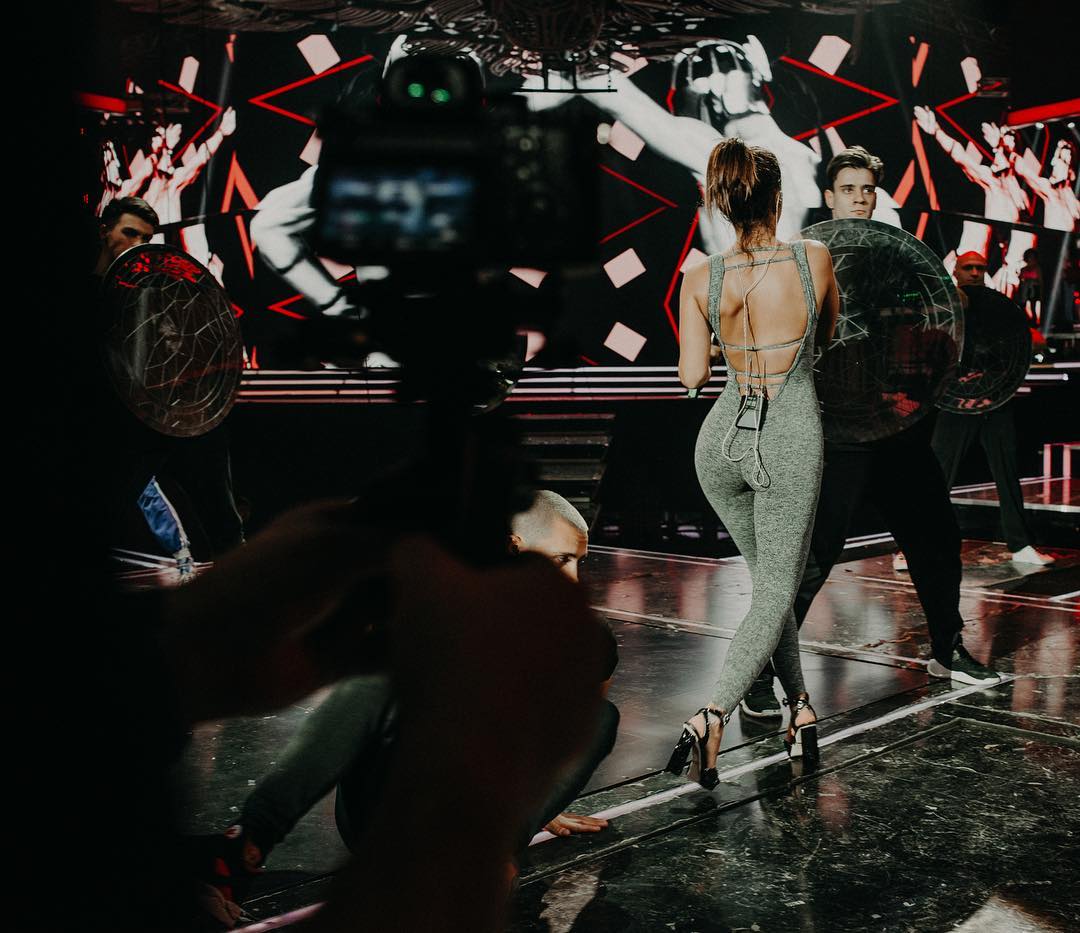 Ани Лорак похвасталась танцевальными навыками (соблазнительные фото)