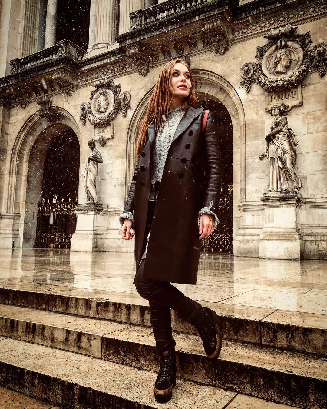 Слава из &quot;НеАнгелов&quot; показала, какой &quot;след&quot; оставила в Париже (видео)