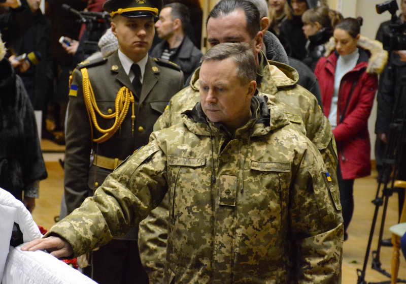 Прощання з Леонідом Каденюком: у Києві поховали легендарного українського космонавта