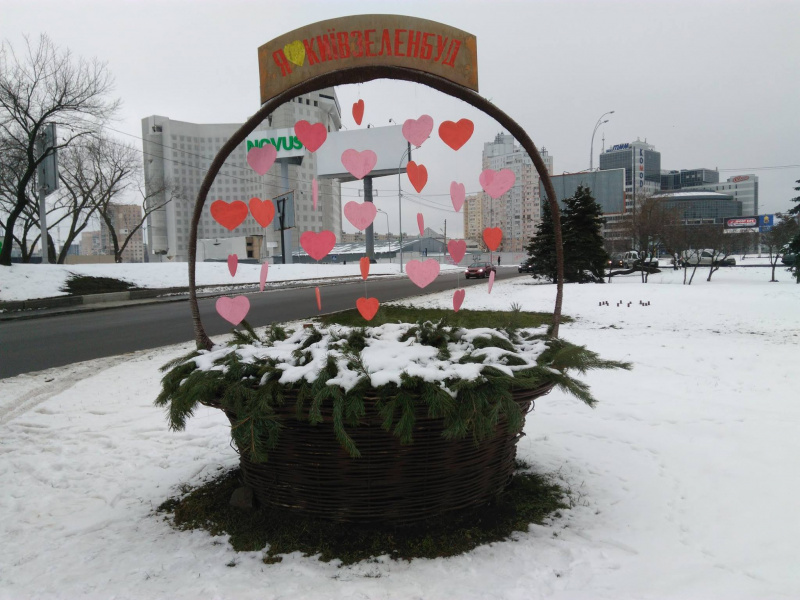 День святого Валентина: в Киеве появились огромные романтичные инсталляции (фото)