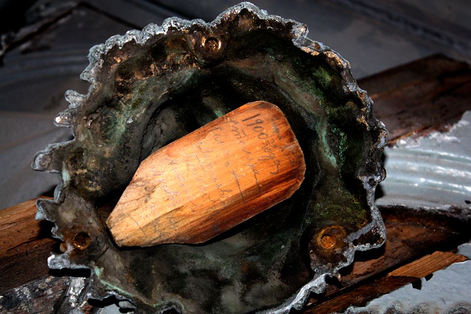 "SMS из прошлого": в украинском музее нашли деревянную "записку"