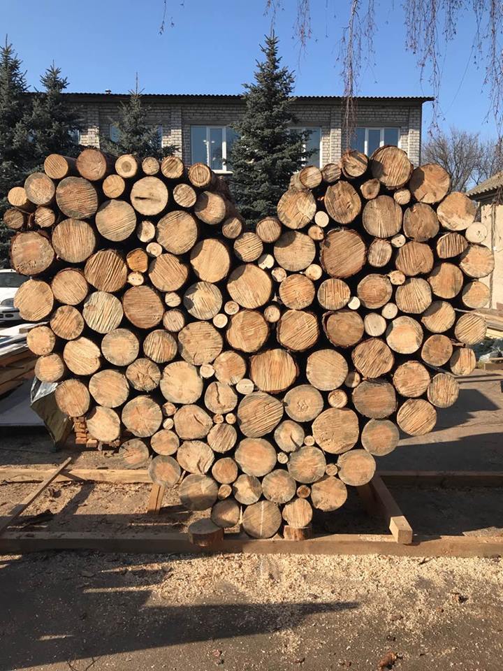 День святого Валентина: в Киеве появились огромные романтичные инсталляции (фото)