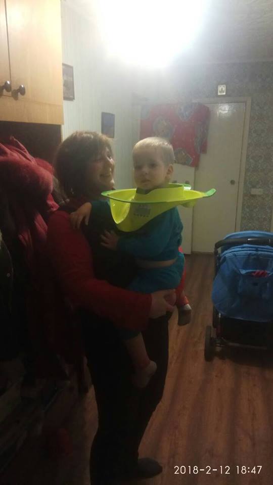 В Киеве спасателям пришлось вызволять малыша из собственного туалета (фото)