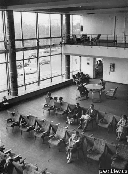 "А сегодня гадюшник": в сети показали раритетные фото автовокзала в Киеве