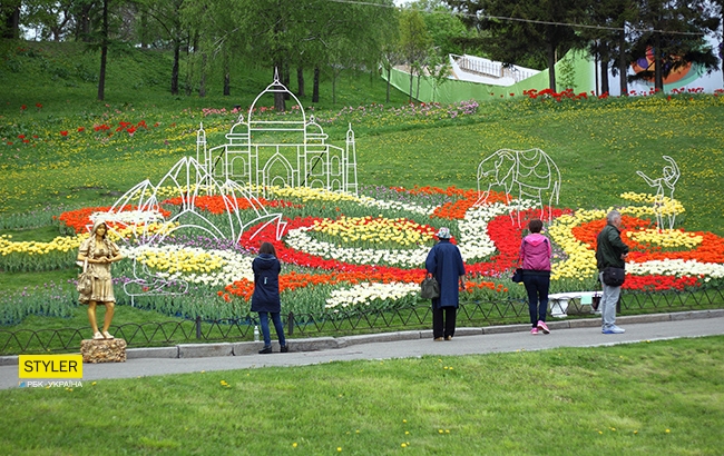В Киеве открылась уникальная выставка тюльпанов "Вокруг света" (яркий фоторепортаж)