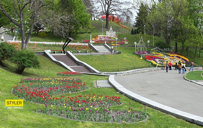 В Киеве открылась уникальная выставка тюльпанов "Вокруг света" (яркий фоторепортаж)