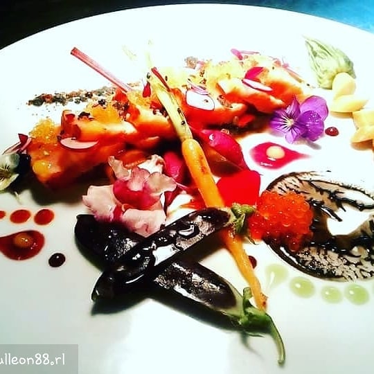 "Медленный деликатес" и цветы: новые тренды в правильном питании