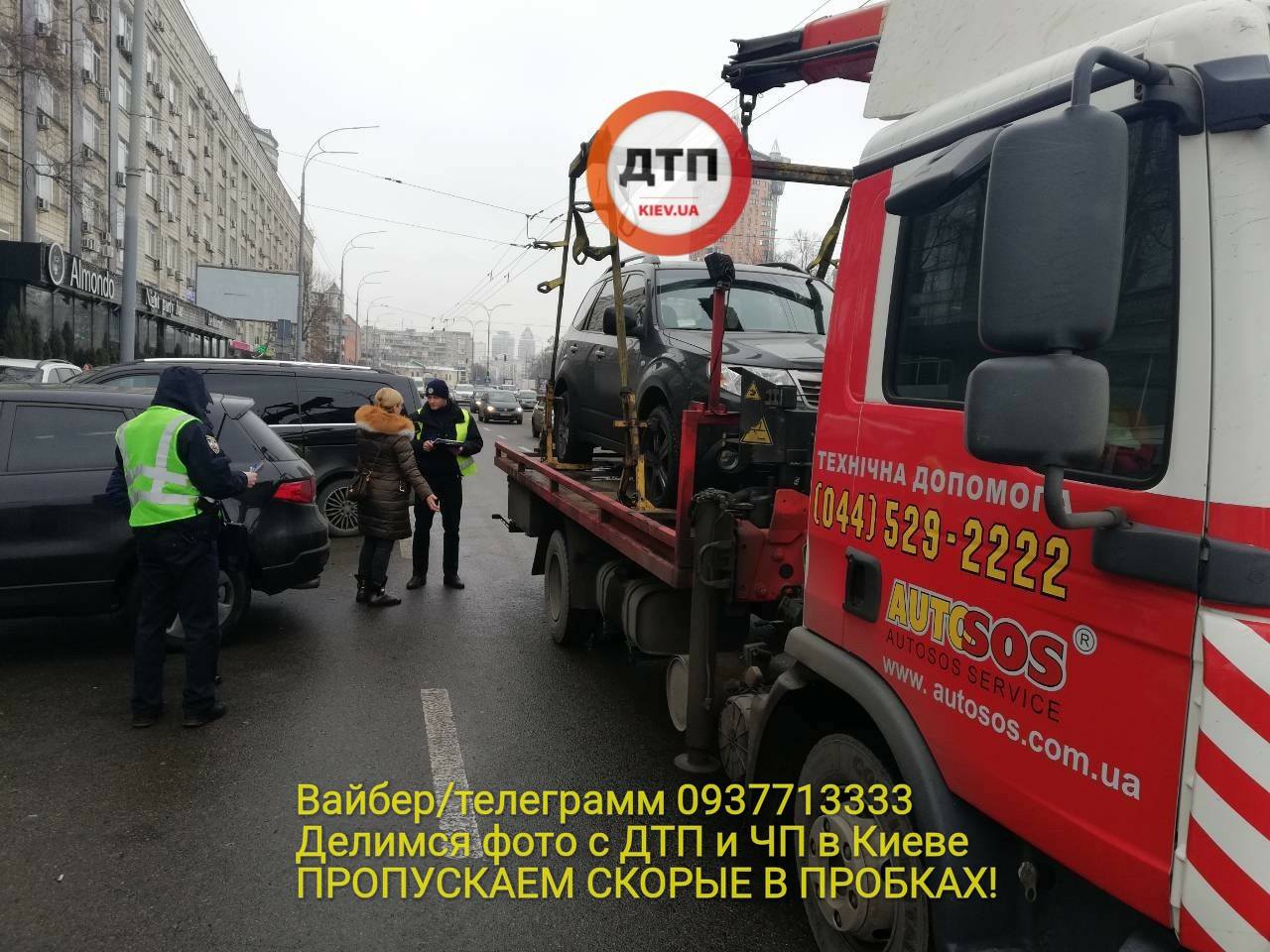 "Розумові інваліди": у Києві "героїня парковки" влаштувала скандал