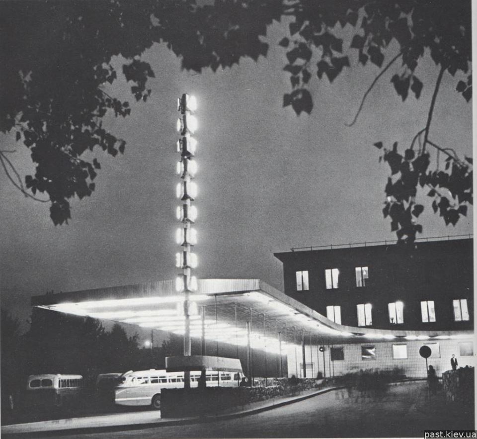 "А сегодня гадюшник": в сети показали раритетные фото автовокзала в Киеве