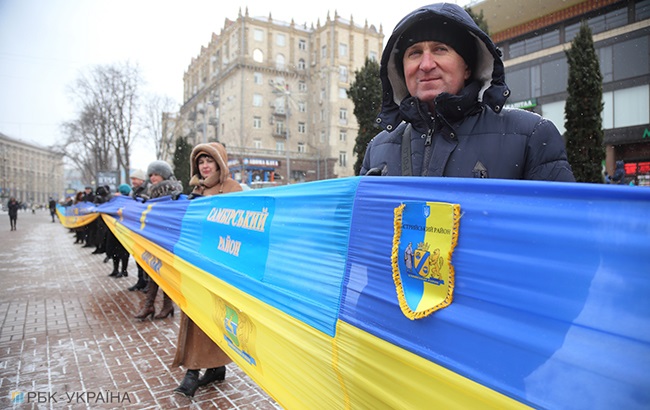 День Соборності: у Києві розгорнули найдовший прапор України (фоторепортаж)