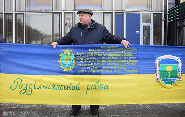 День Соборності: у Києві розгорнули найдовший прапор України (фоторепортаж)