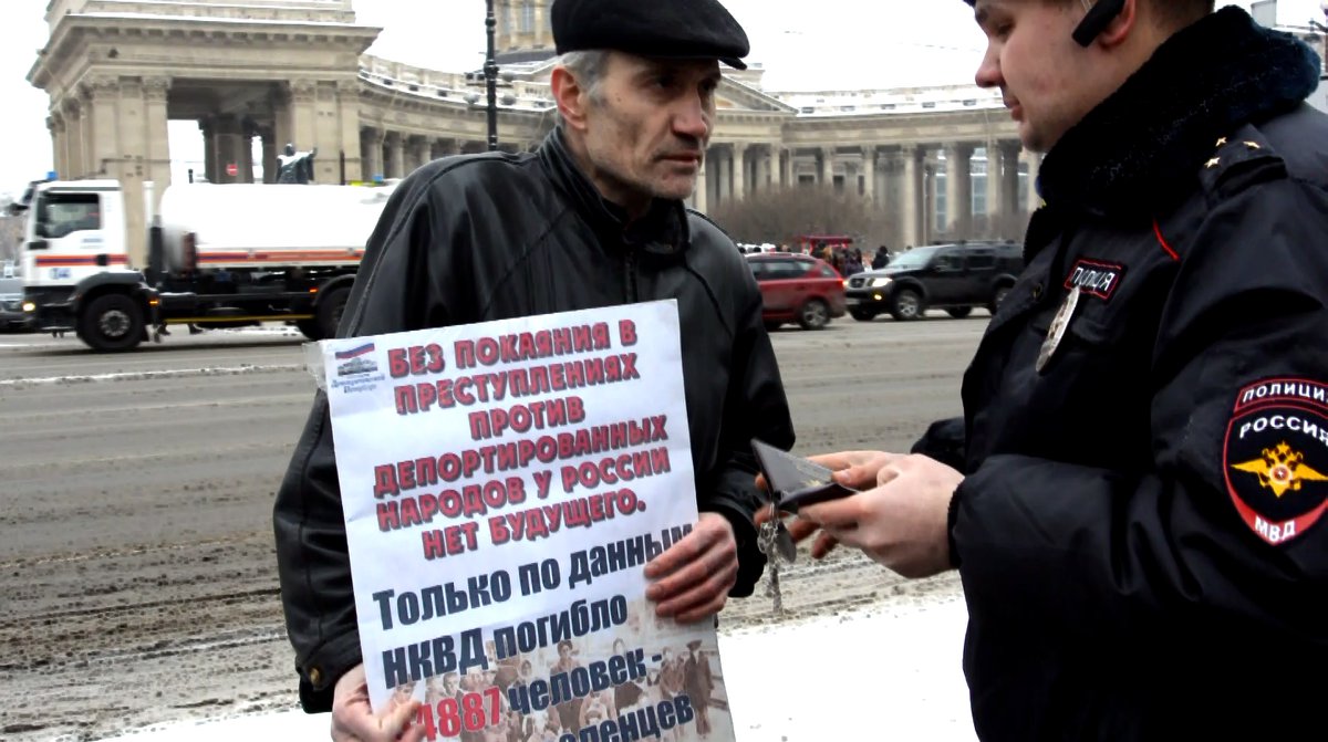 &quot;Крым – это Украина&quot;: в России прошли одиночные пикеты в поддержку крымских татар (фото)