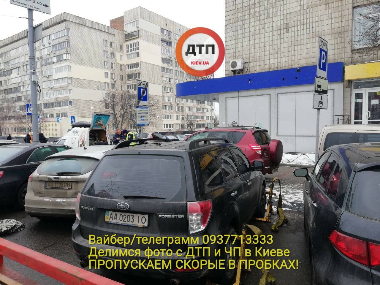 "Розумові інваліди": у Києві "героїня парковки" влаштувала скандал