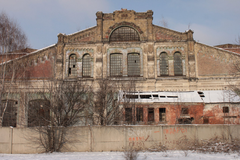 "Разобрали на кирпичи": в день рождения Малевича показали разруху завода, где работал отец знаменитого художника
