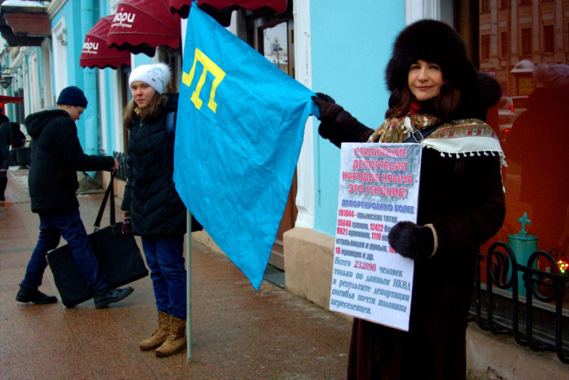 &quot;Крым – это Украина&quot;: в России прошли одиночные пикеты в поддержку крымских татар (фото)