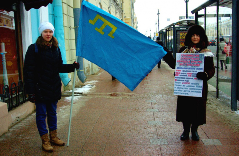 &quot;Крым – это Украина&quot;: в России прошли одиночные пикеты в поддержку крымских татар (фото)