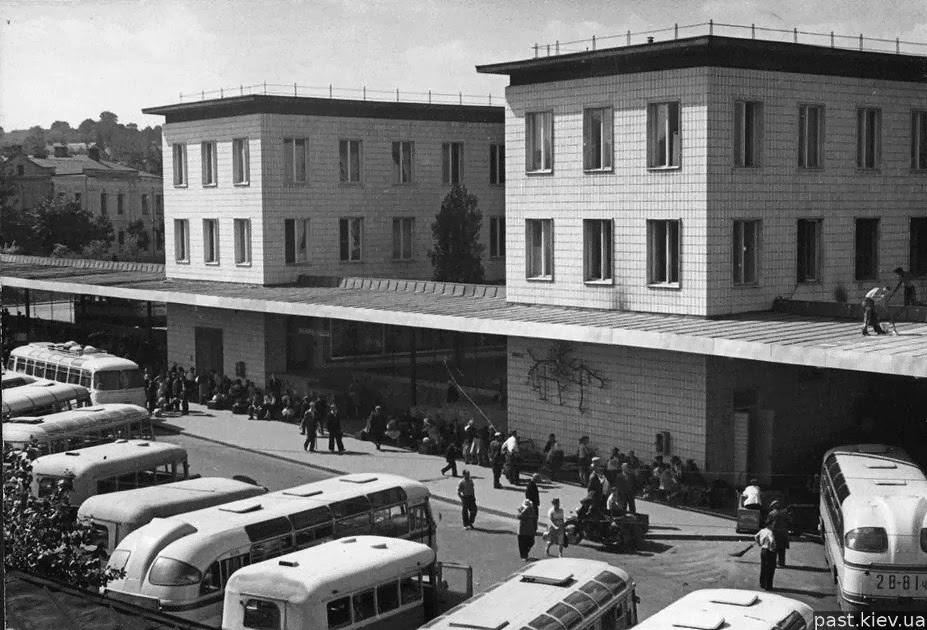 &quot;А сегодня гадюшник&quot;: в сети показали раритетные фото автовокзала в Киеве
