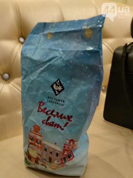 Конфуз в детсаду: в Киеве на Масленицу детям раздали новогодние подарки