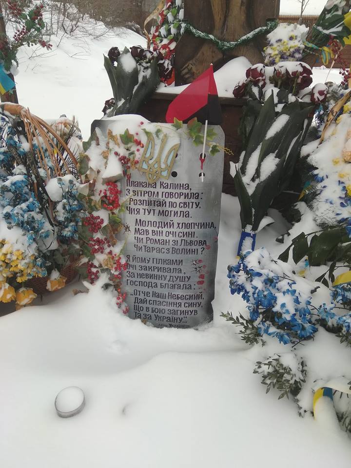 "Равнодушие": отца Героя Небесной Сотни расстроило поведение женщины на месте смерти украинцев