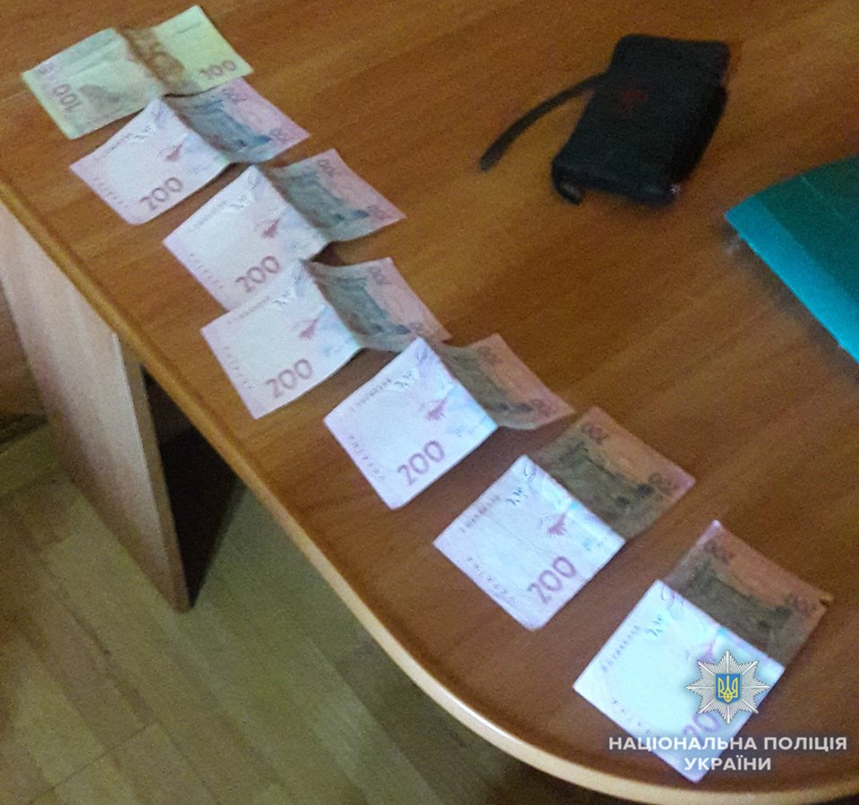 За ₴1,5 тисячі: на Закарпатті 19-річна дівчина з подругою продавали себе на сайті знайомств