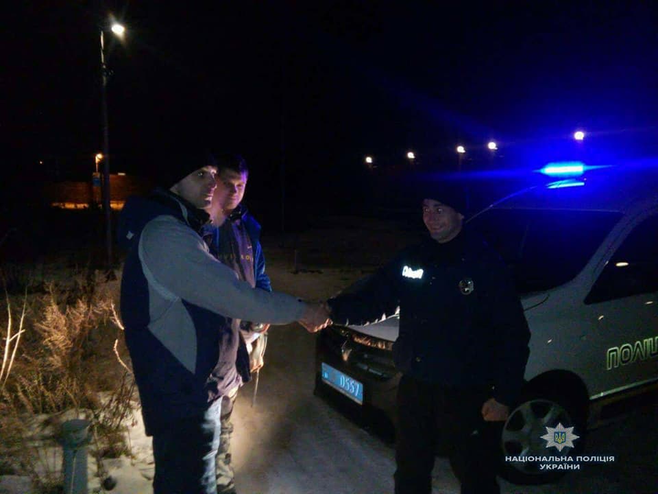 На Київському морі віднесло на кризі рибалок (фото)