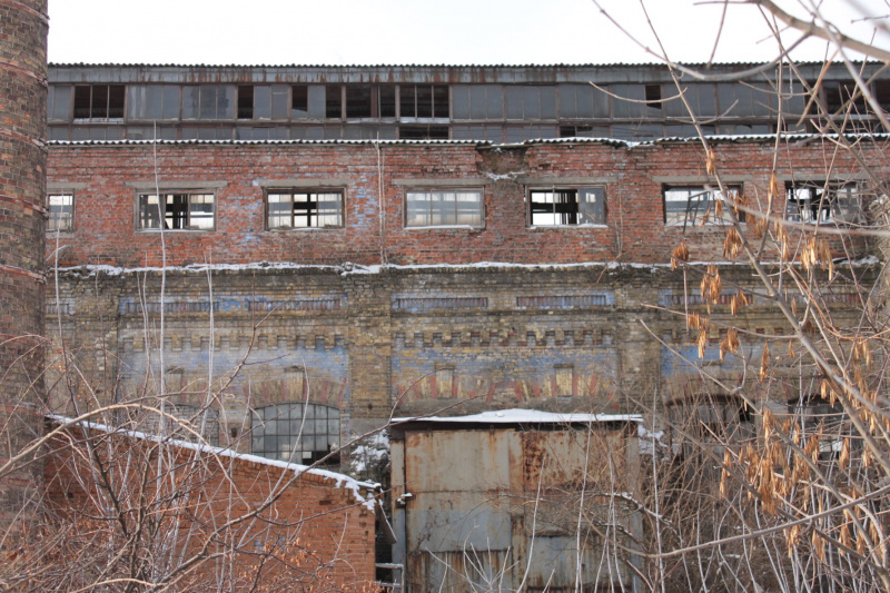 "Разобрали на кирпичи": в день рождения Малевича показали разруху завода, где работал отец знаменитого художника