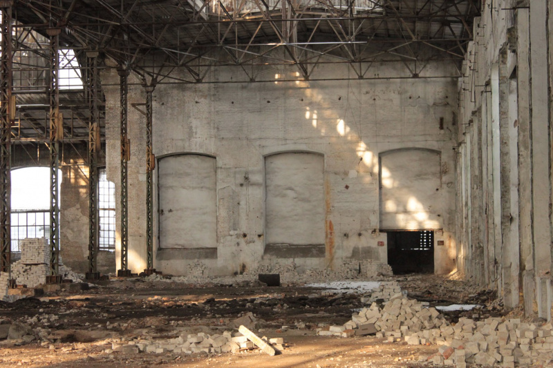 "Разобрали на кирпичи": в день рождения Малевича показали разруху завода, где работал отец знаменитого художника