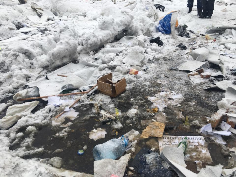 "Свалка": журналист показал, во что превратили площадь возле Верховной Рады