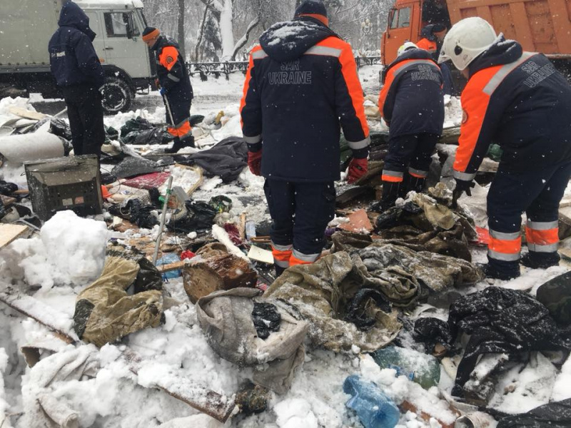 "Свалка": журналист показал, во что превратили площадь возле Верховной Рады