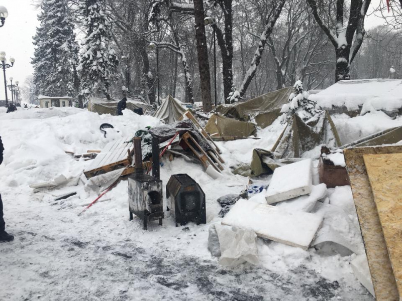 "Свалка": журналист показал, во что превратили площадь возле Верховной Рады