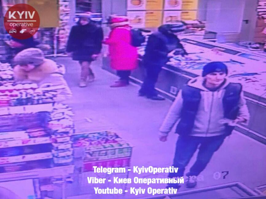 Киевлян предупредили о ворах-карманниках в одном из супермаркетов (фото)