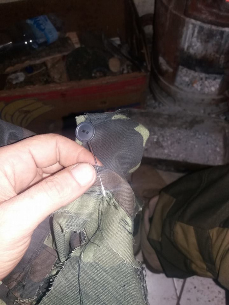 "Окопна" творчість бійця з Дніпропетровщини: вірші та "платтячко" для такси (фото)