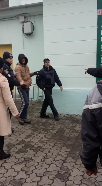 8 березня: в Ужгороді учасниць акції із захисту прав жінок облили фарбою (фото)