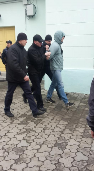 8 березня: в Ужгороді учасниць акції із захисту прав жінок облили фарбою (фото)