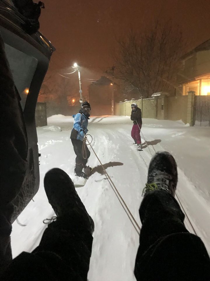 Снігопади в Україні: одеські екстремали підкорюють мережу під пісні Brutto (відео)