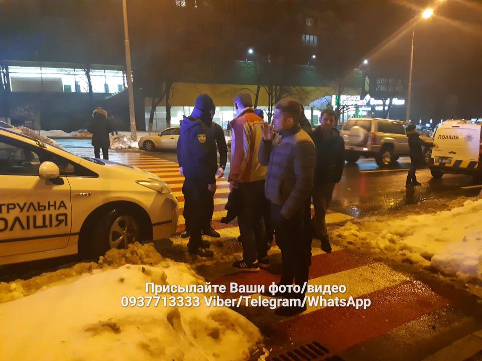 "Трубою пробили голову": в Голосіївському районі Києва сталася масова бійка