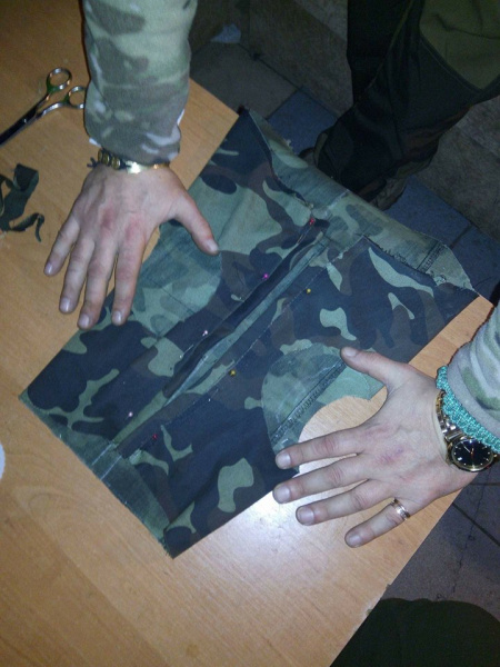 "Окопна" творчість бійця з Дніпропетровщини: вірші та "платтячко" для такси (фото)