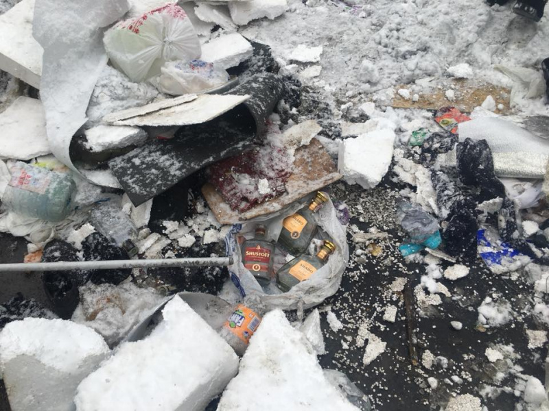 "Свалка": журналист показал, во что превратили площадь возле Верховной Рады