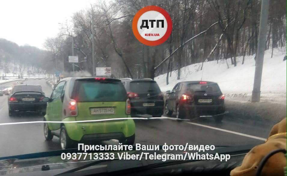 Масове ДТП в Києві: з'явилися моторошні фото