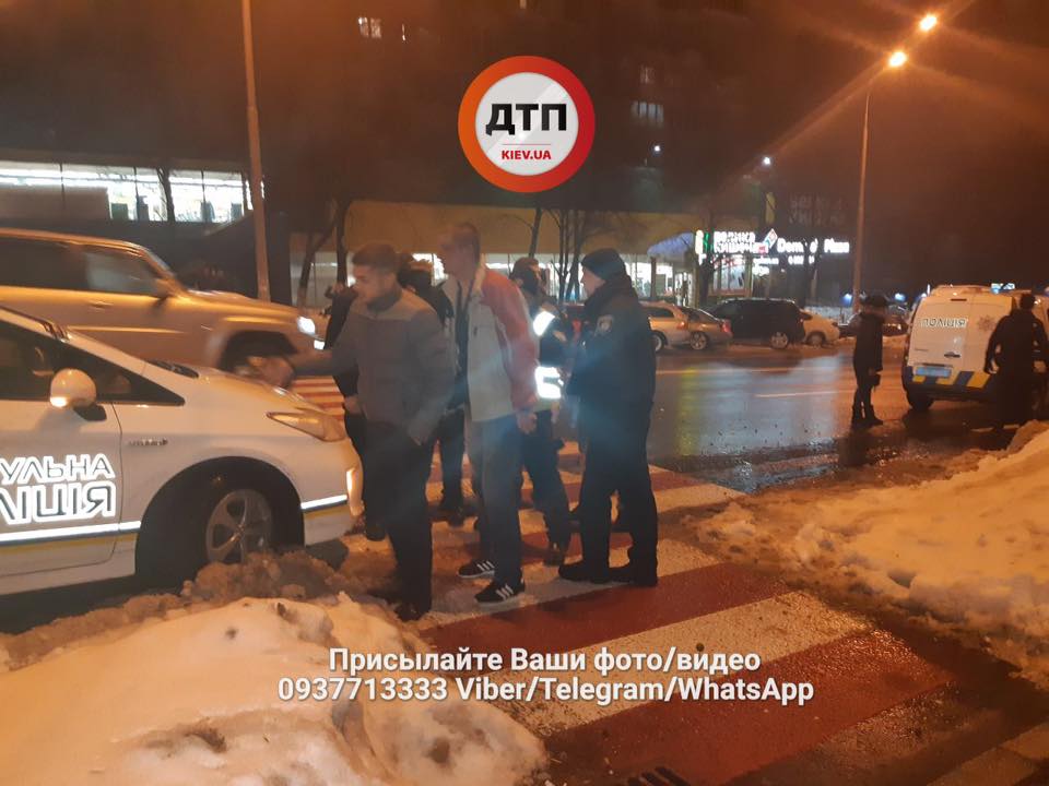 "Трубою пробили голову": в Голосіївському районі Києва сталася масова бійка