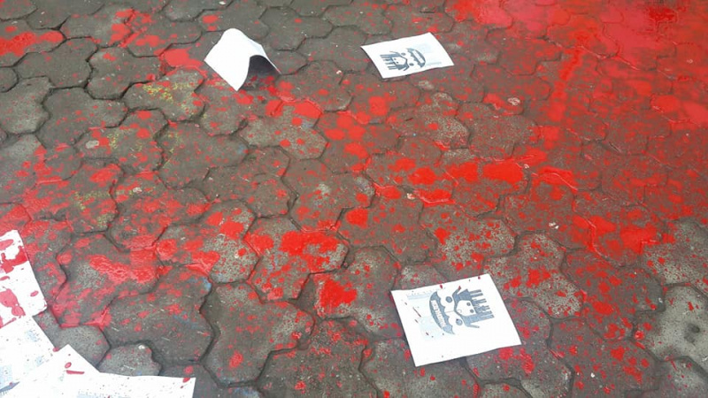 8 березня: в Ужгороді учасниць акції із захисту прав жінок облили фарбою (фото)