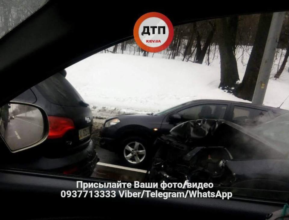 Масове ДТП в Києві: з'явилися моторошні фото