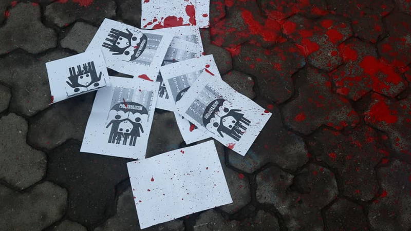 8 березня: в Ужгороді учасниць акції із захисту прав жінок облили фарбою (фото)