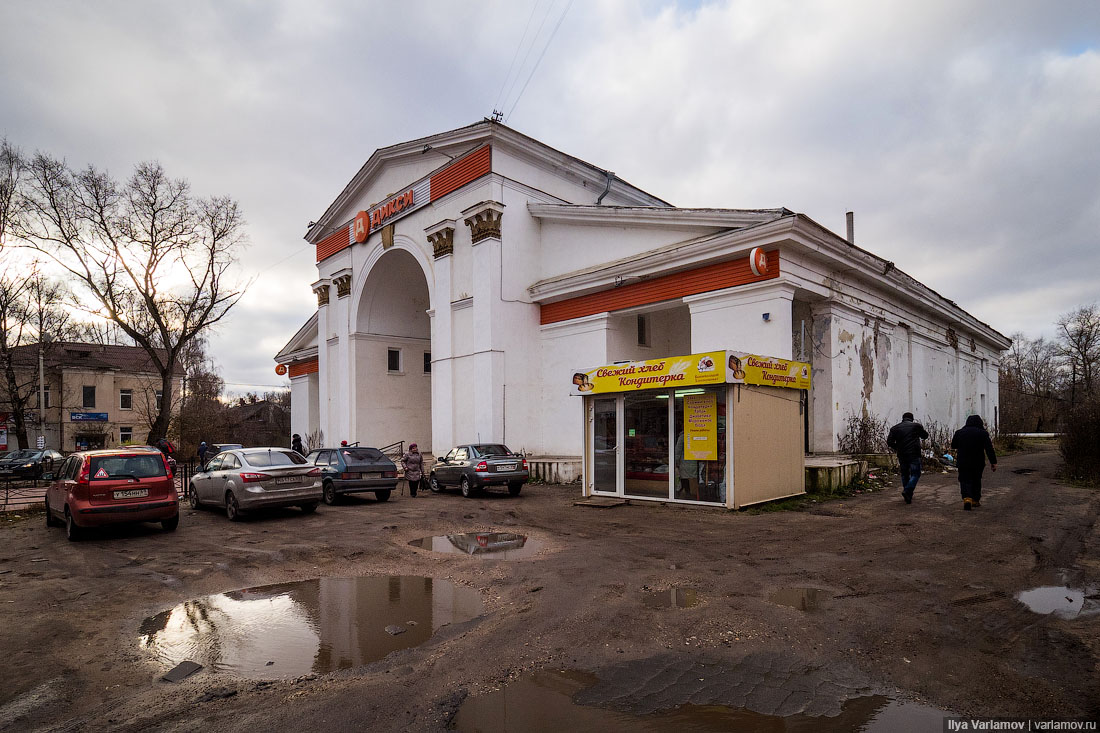 "Невероятная разруха": известный блогер показал, как живут люди в маленьком городке России