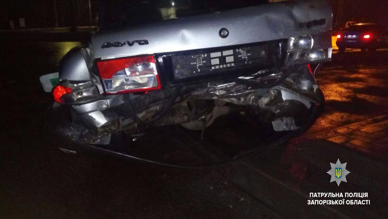 В Запорожье в пьяного водителя без документов врезалось другое авто